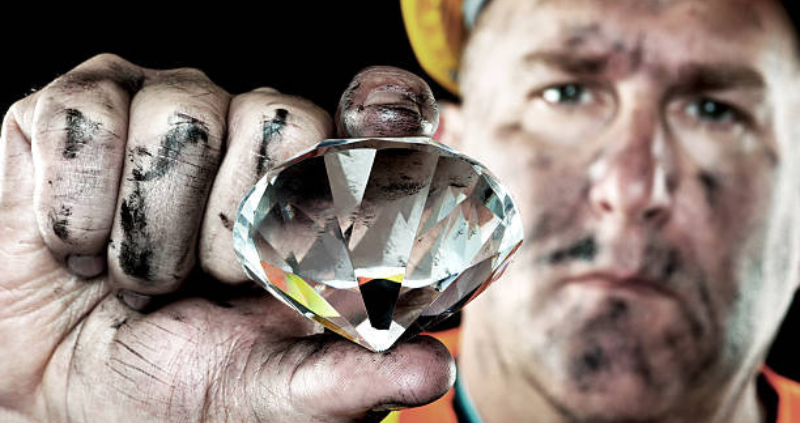 The Eternal Journey: The Lifecycle of a Diamond from Mine to Market